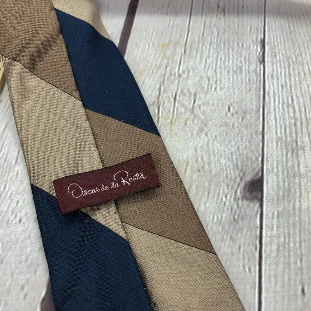 Oscar de la Renta diagonal stripe neck tie